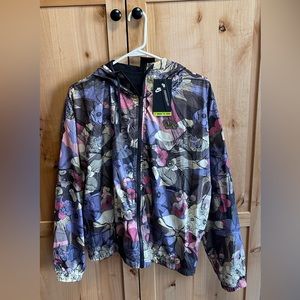 Beautiful Nike Tracksuit with SHORTS, size medium